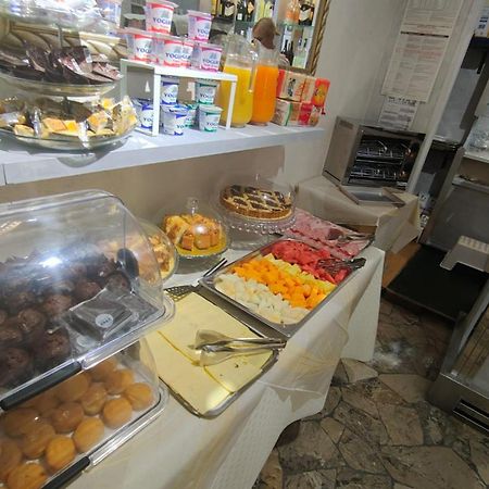 רימיני Hotel Eriale מראה חיצוני תמונה