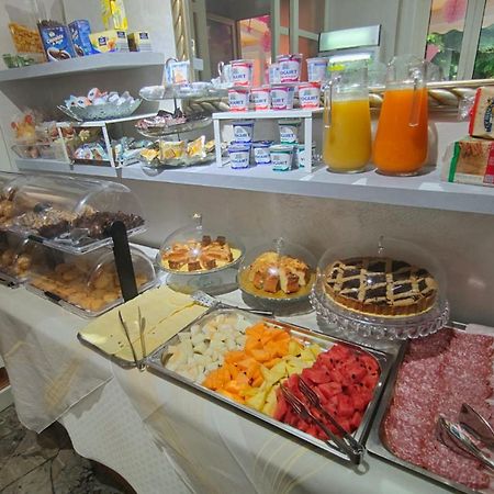 רימיני Hotel Eriale מראה חיצוני תמונה