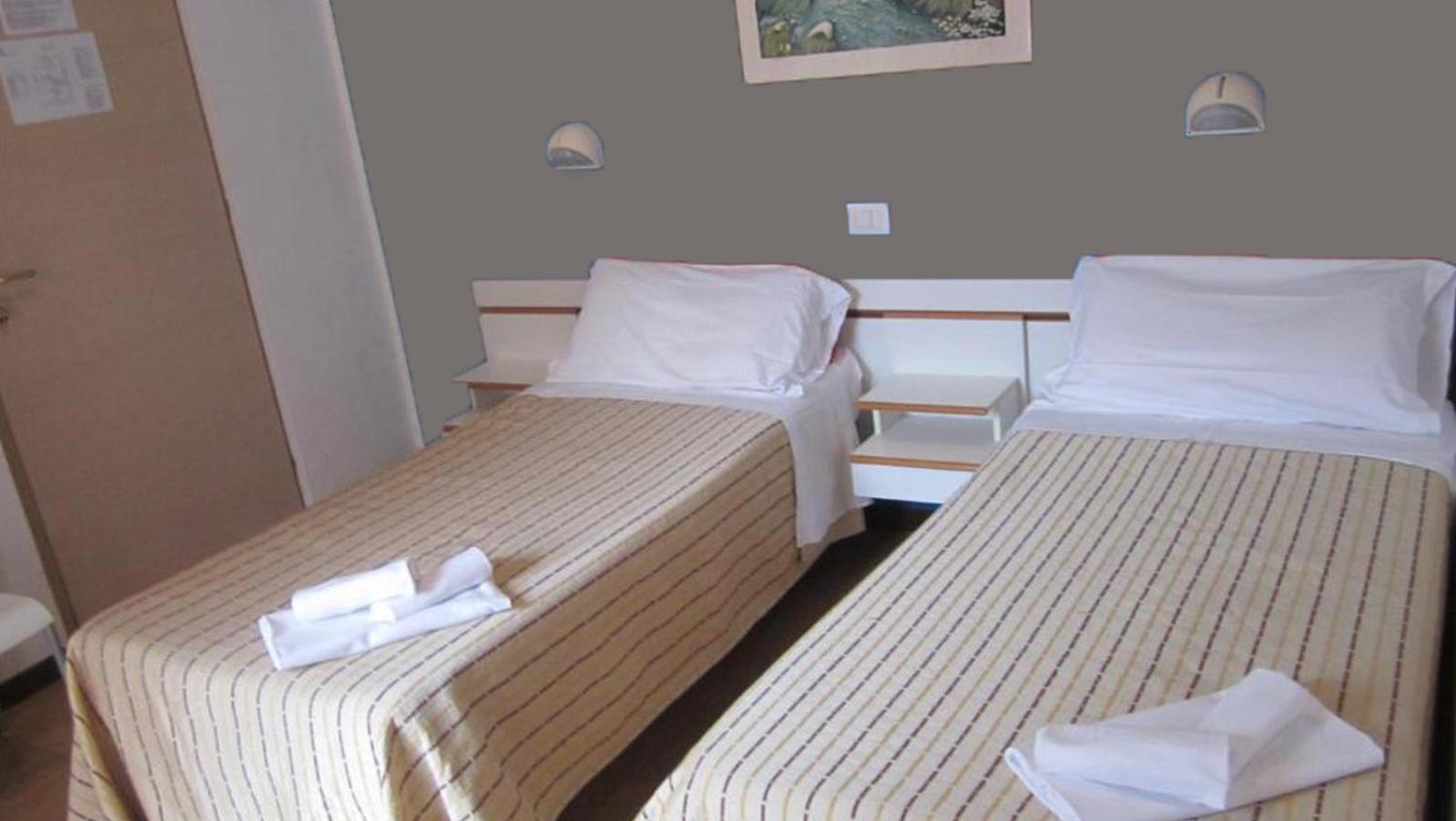 רימיני Hotel Eriale מראה חיצוני תמונה