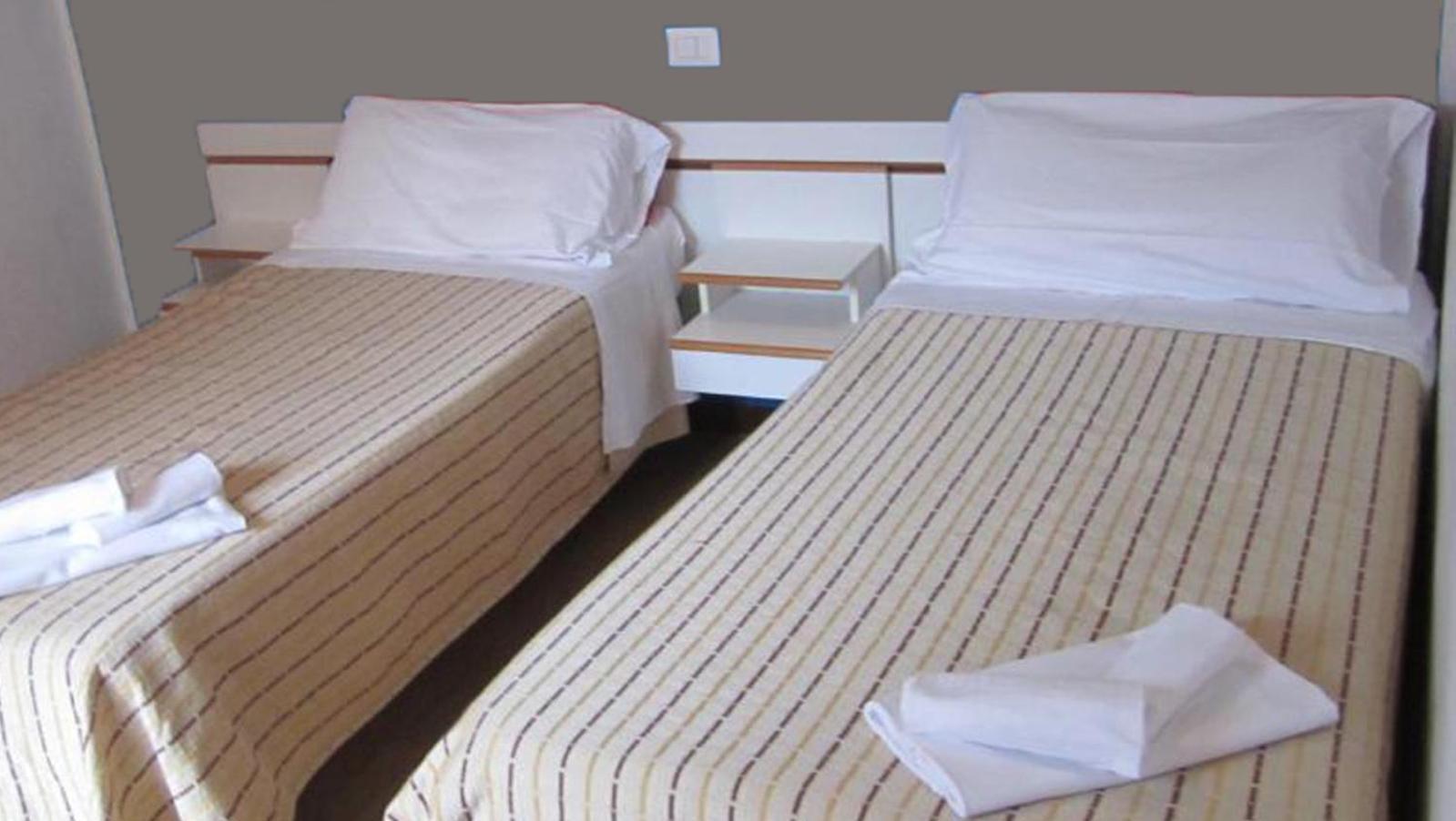 רימיני Hotel Eriale מראה חיצוני תמונה