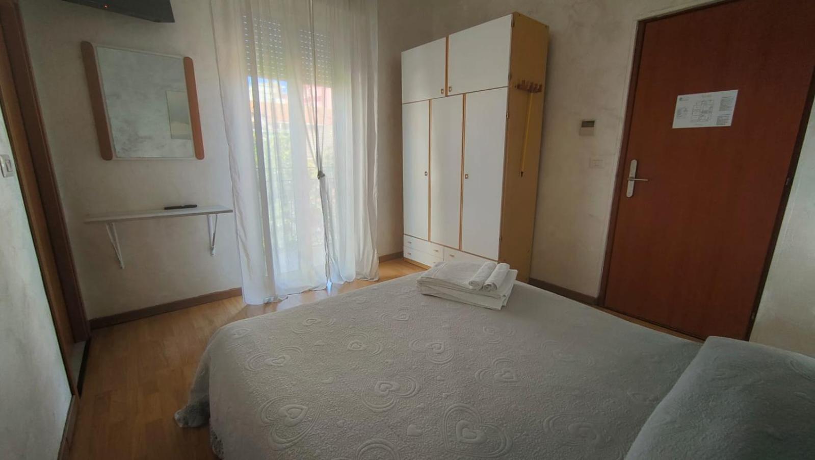 רימיני Hotel Eriale מראה חיצוני תמונה