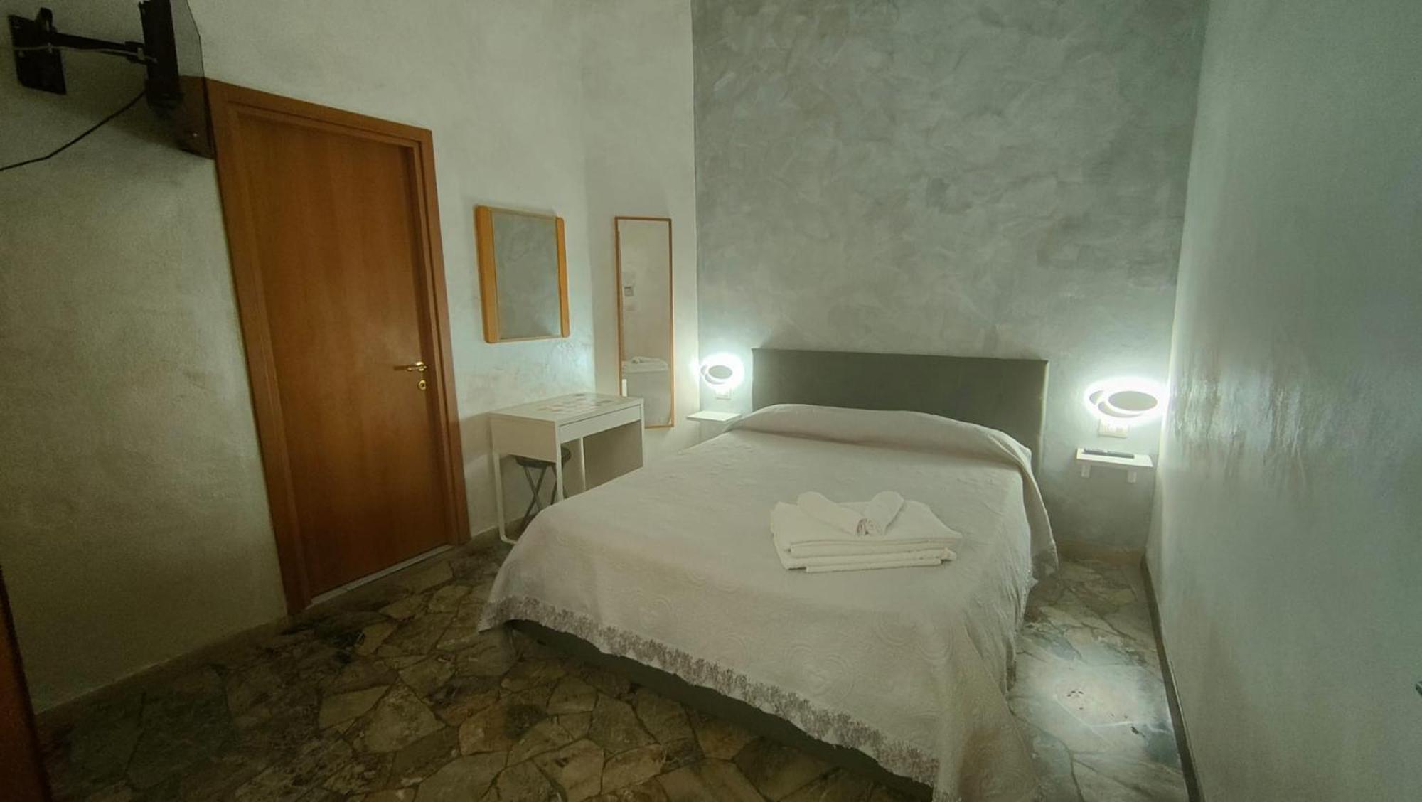 רימיני Hotel Eriale מראה חיצוני תמונה