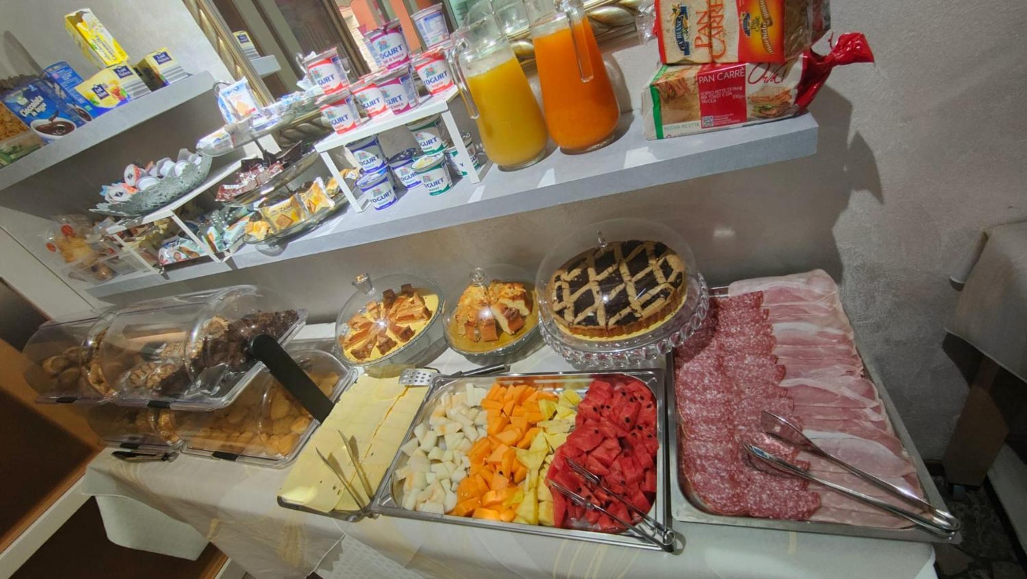 רימיני Hotel Eriale מראה חיצוני תמונה