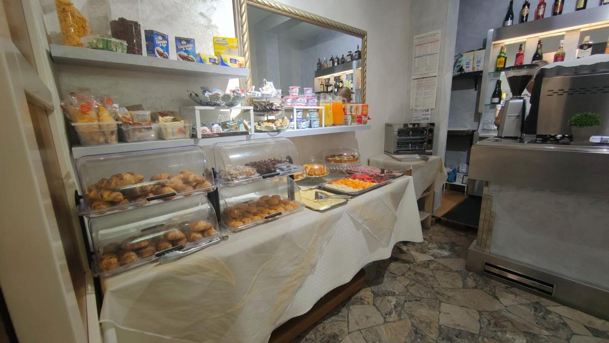 רימיני Hotel Eriale מראה חיצוני תמונה