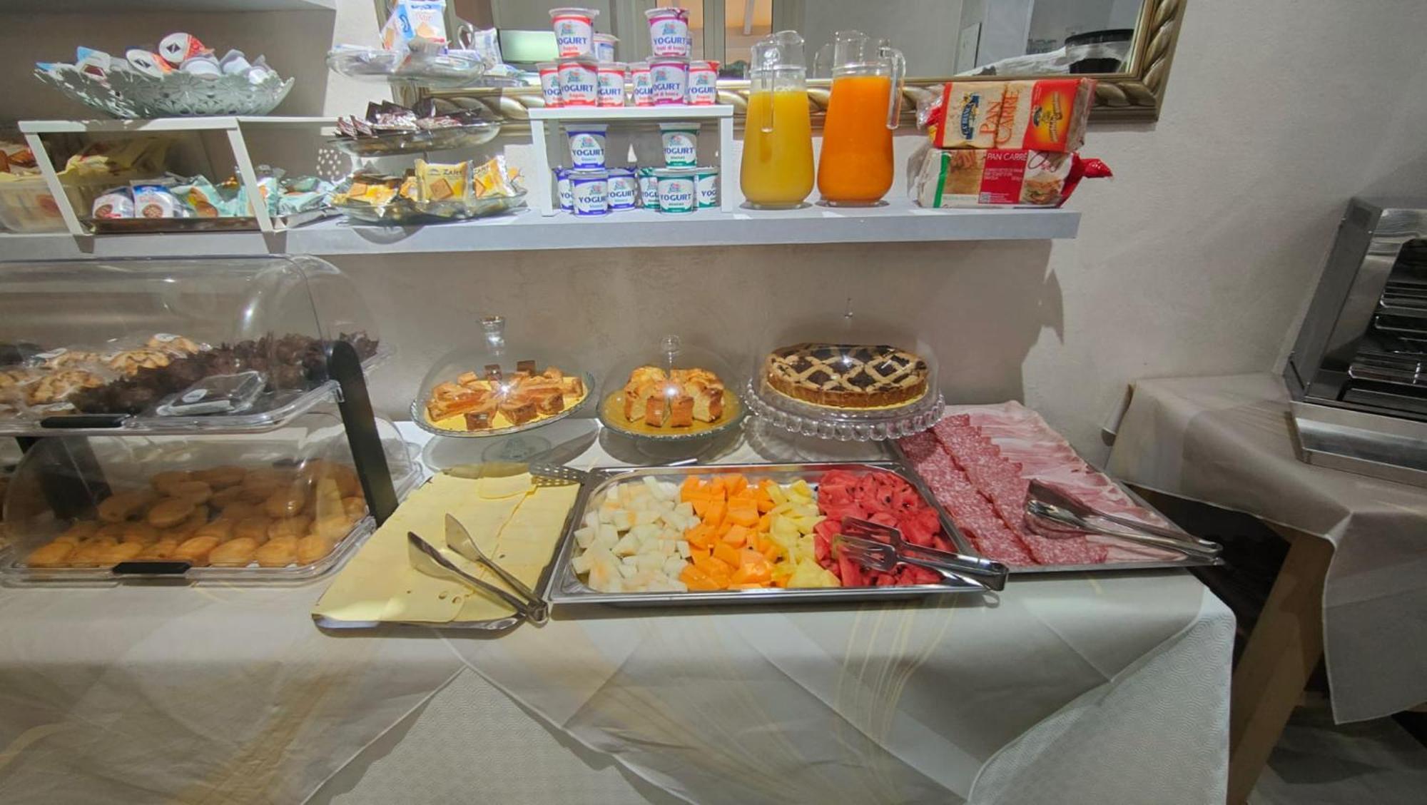 רימיני Hotel Eriale מראה חיצוני תמונה