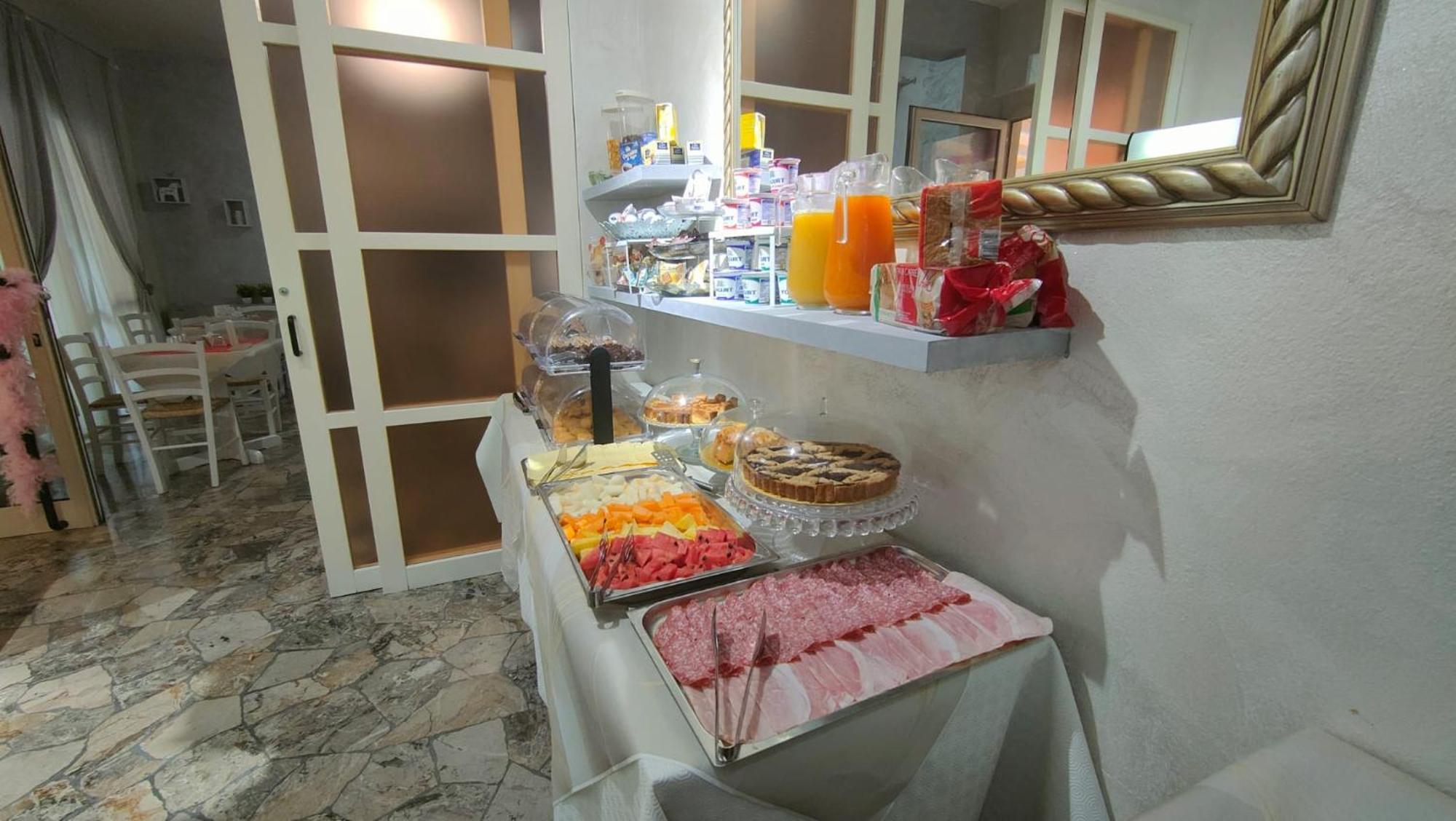 רימיני Hotel Eriale מראה חיצוני תמונה