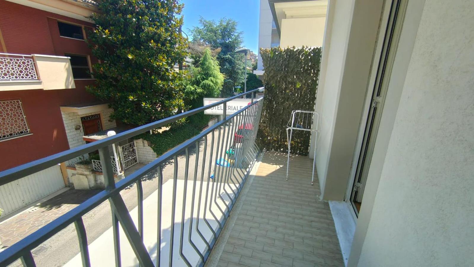 רימיני Hotel Eriale מראה חיצוני תמונה