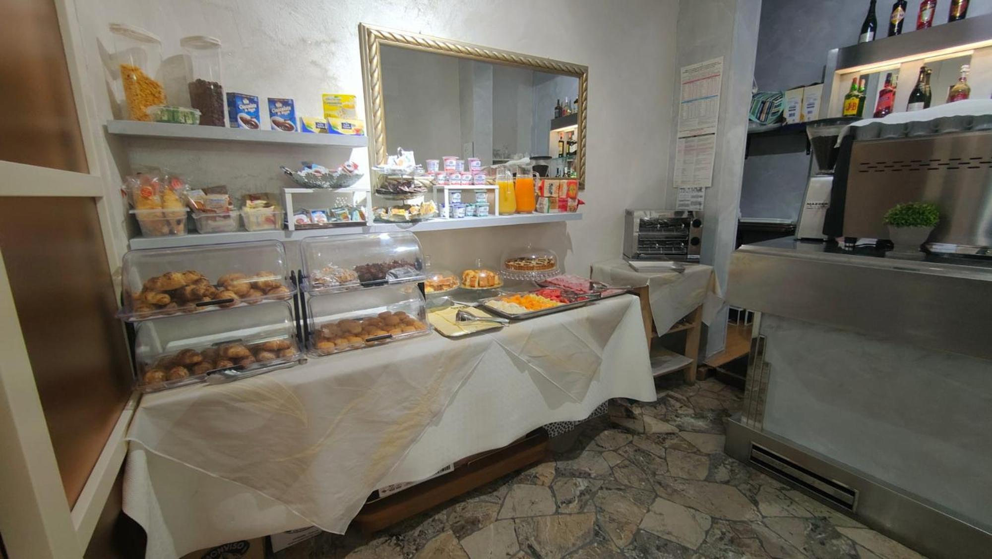 רימיני Hotel Eriale מראה חיצוני תמונה