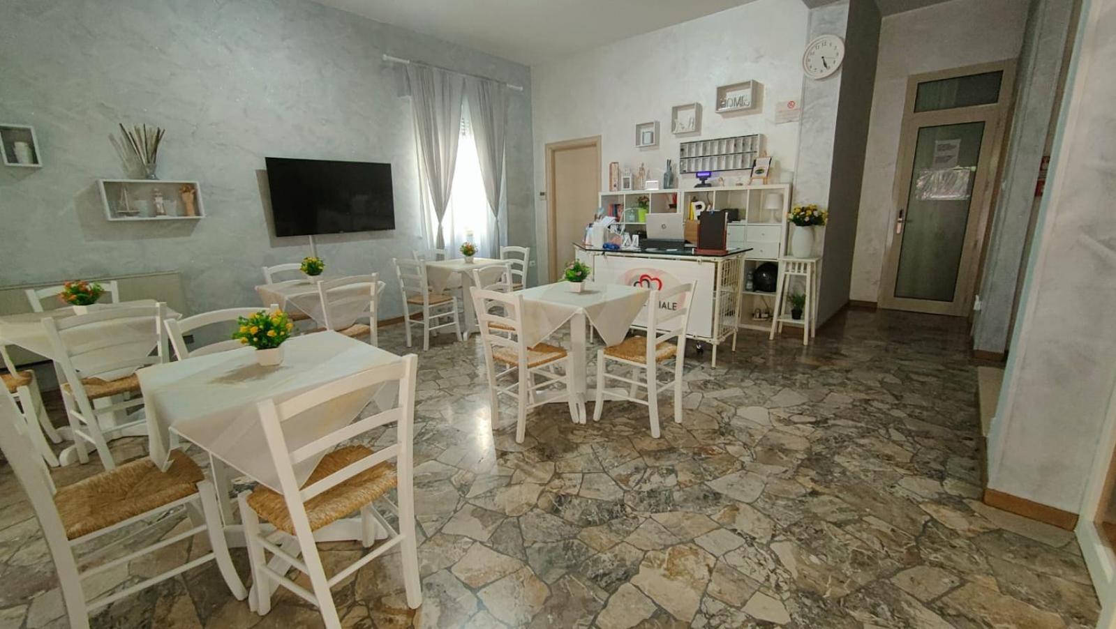 רימיני Hotel Eriale מראה חיצוני תמונה