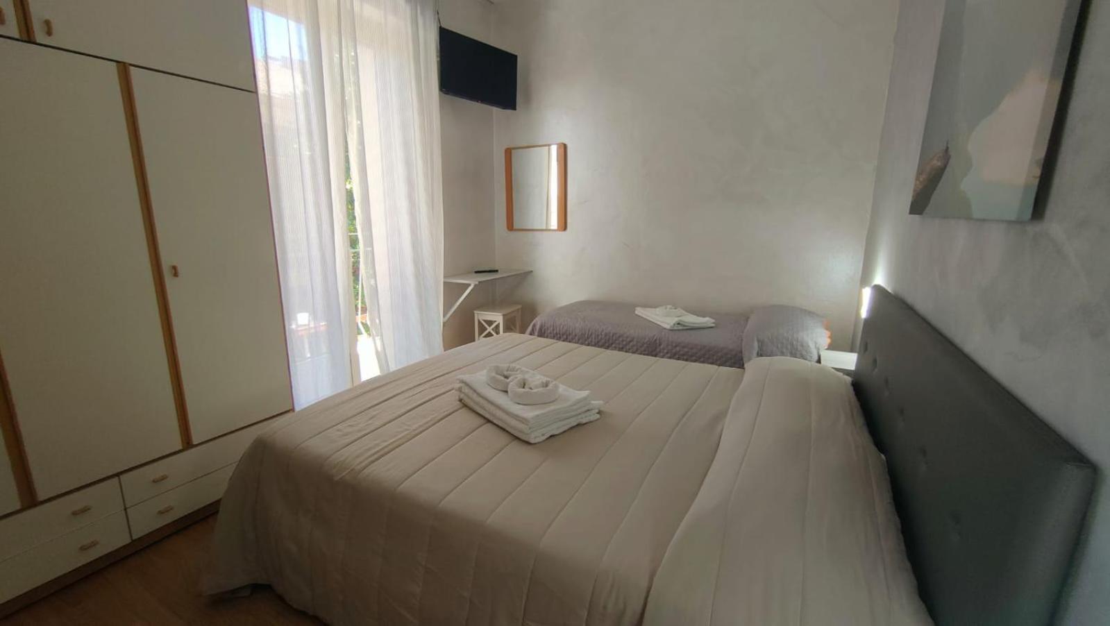 רימיני Hotel Eriale מראה חיצוני תמונה