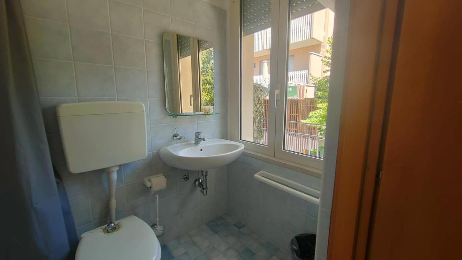 רימיני Hotel Eriale מראה חיצוני תמונה