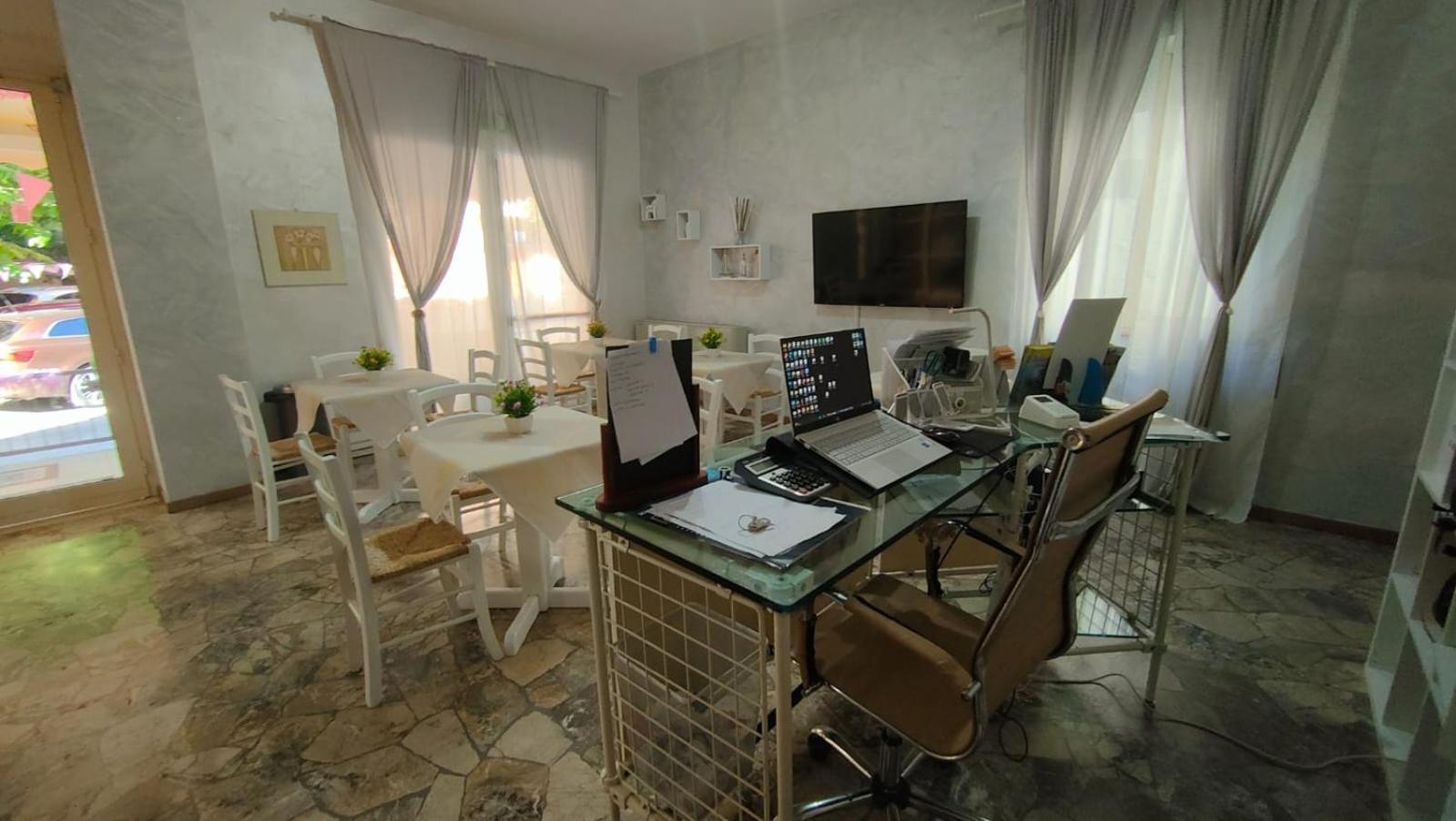רימיני Hotel Eriale מראה חיצוני תמונה