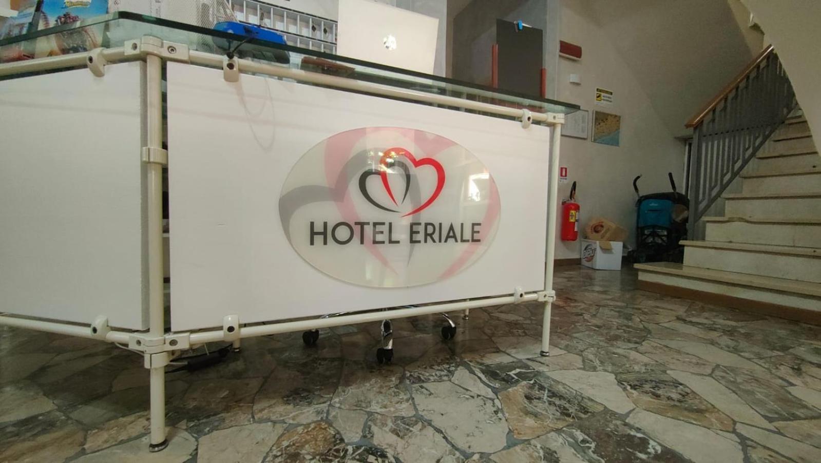 רימיני Hotel Eriale מראה חיצוני תמונה