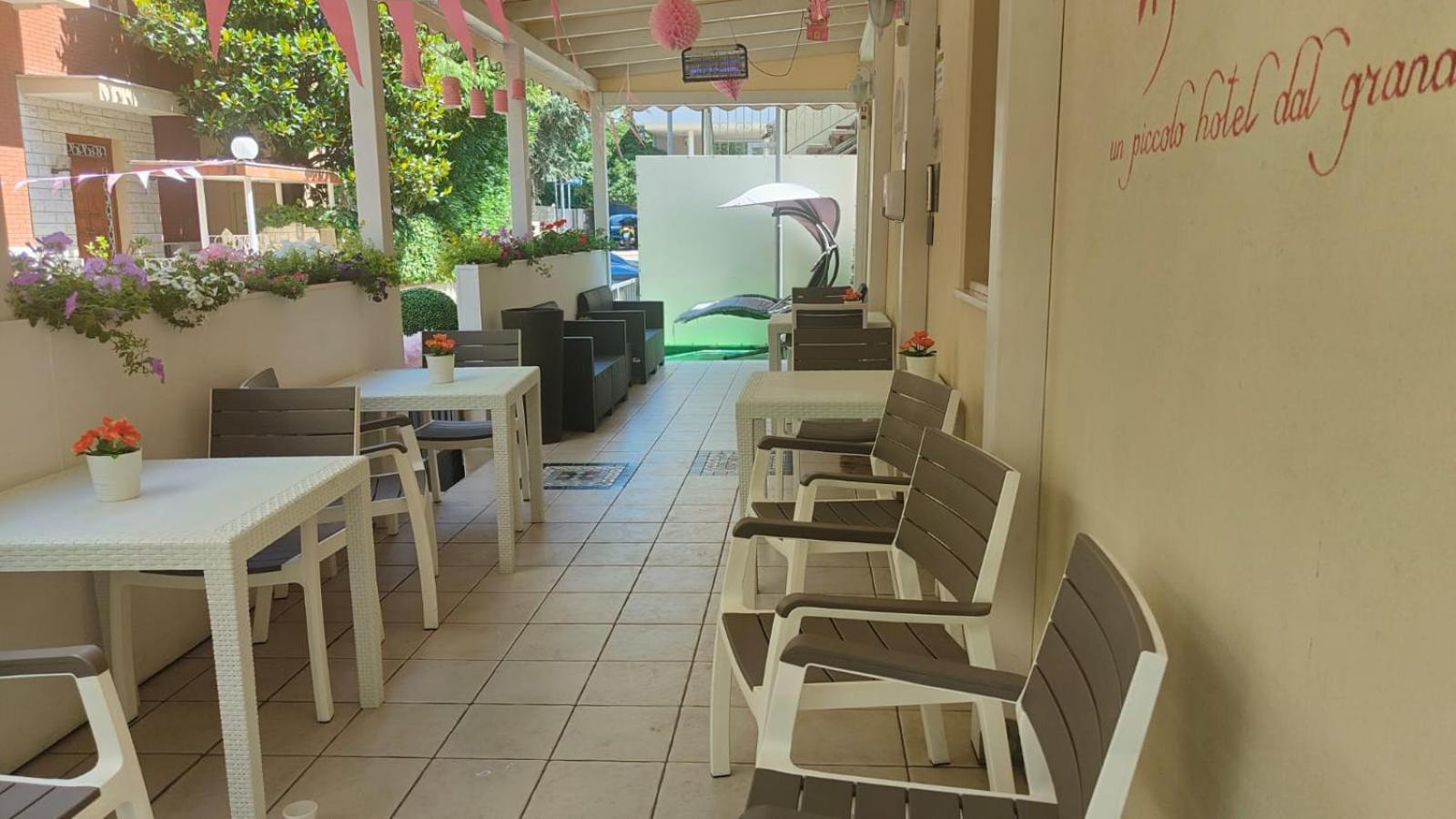 רימיני Hotel Eriale מראה חיצוני תמונה