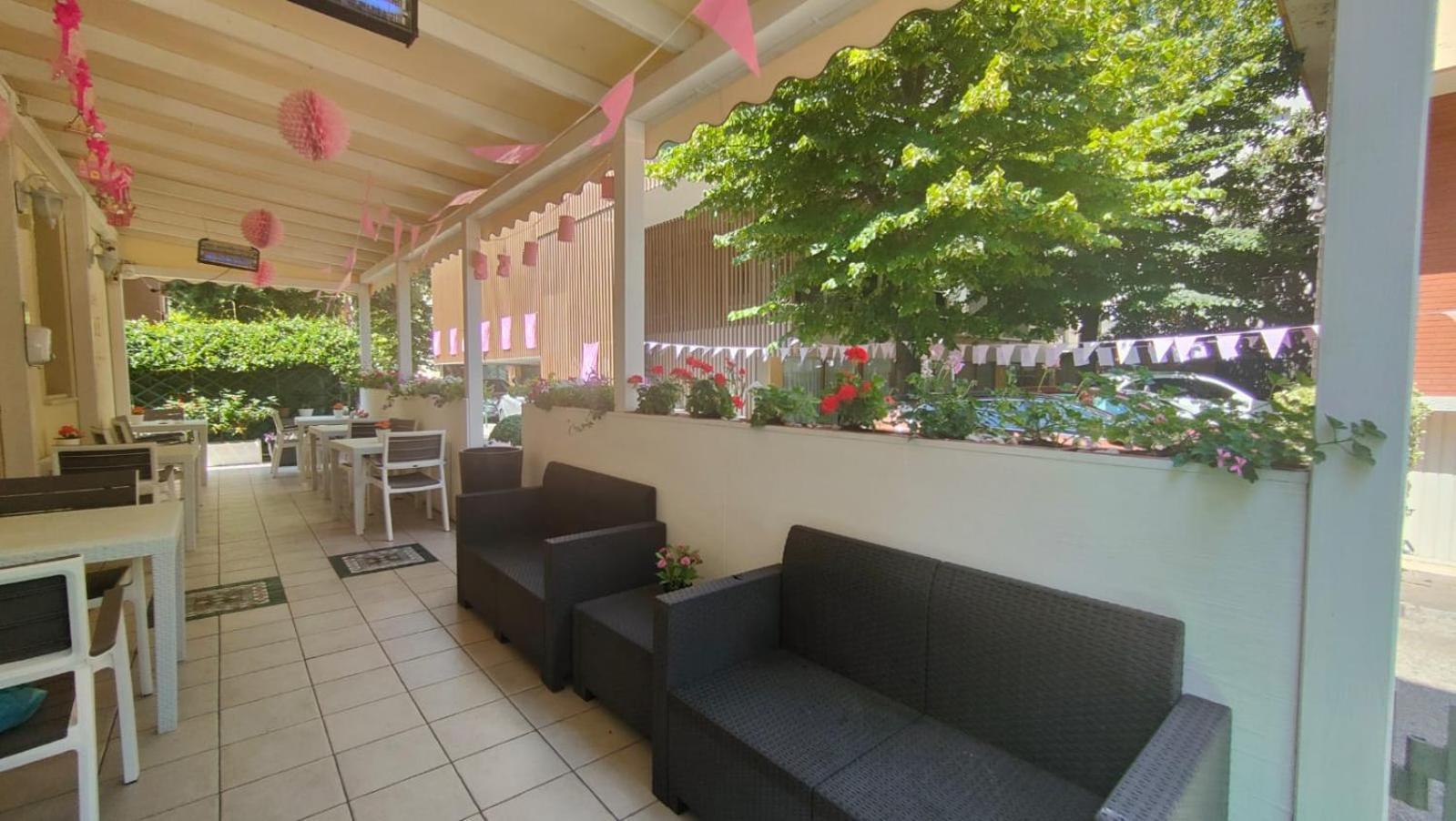 רימיני Hotel Eriale מראה חיצוני תמונה
