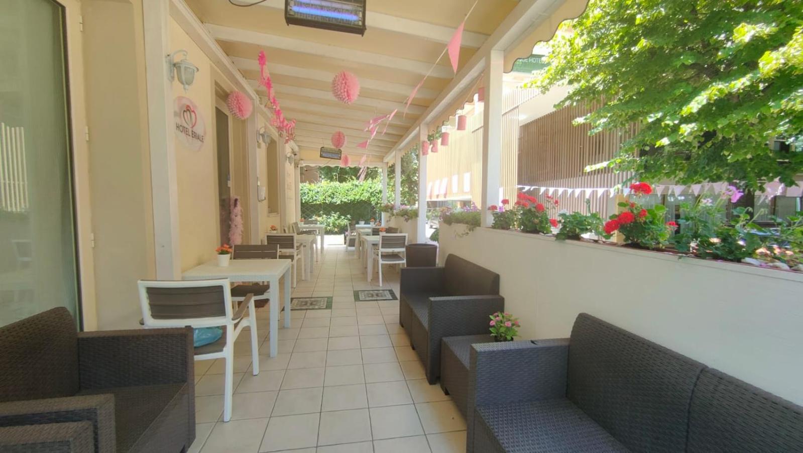 רימיני Hotel Eriale מראה חיצוני תמונה