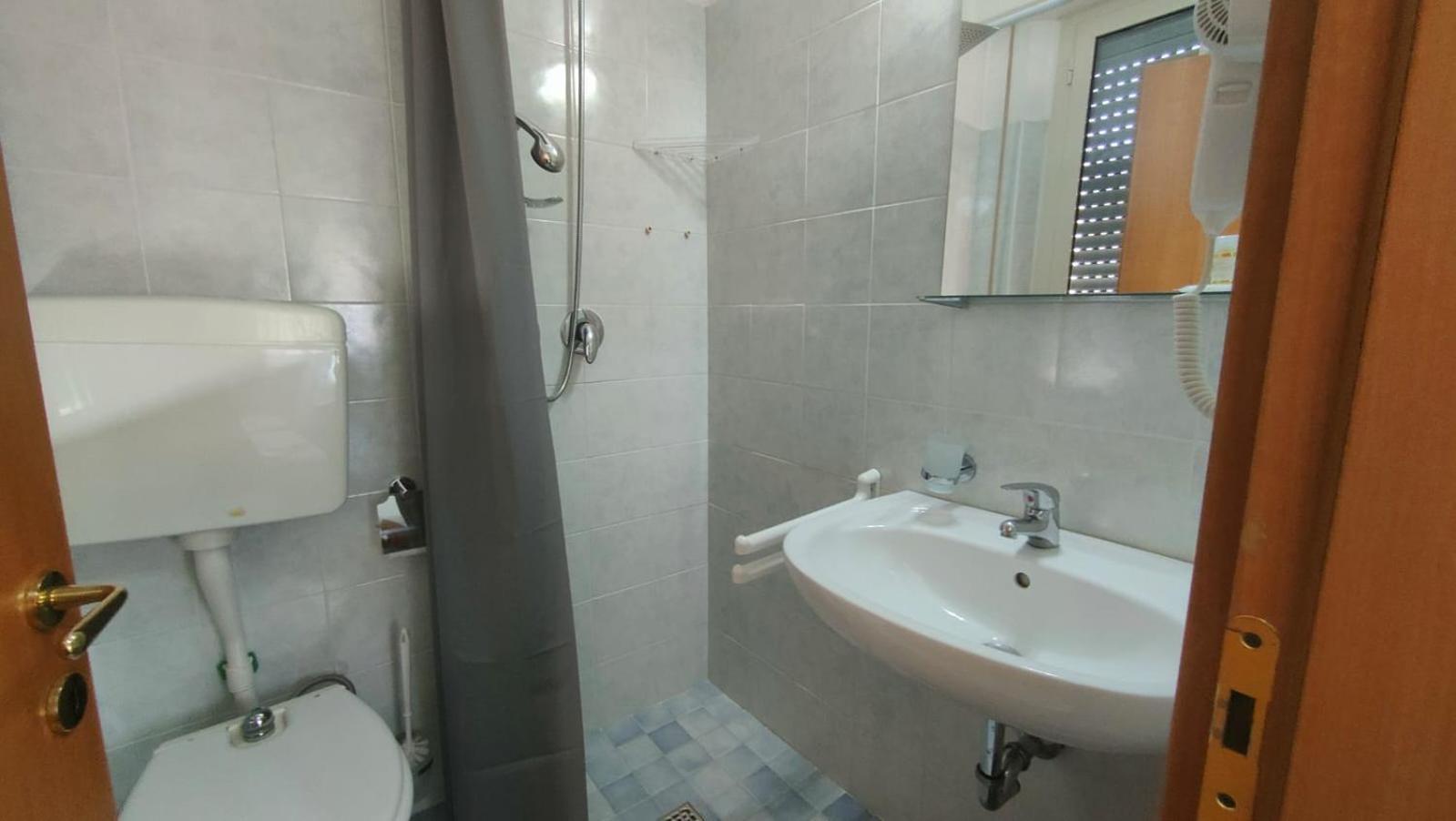 רימיני Hotel Eriale מראה חיצוני תמונה
