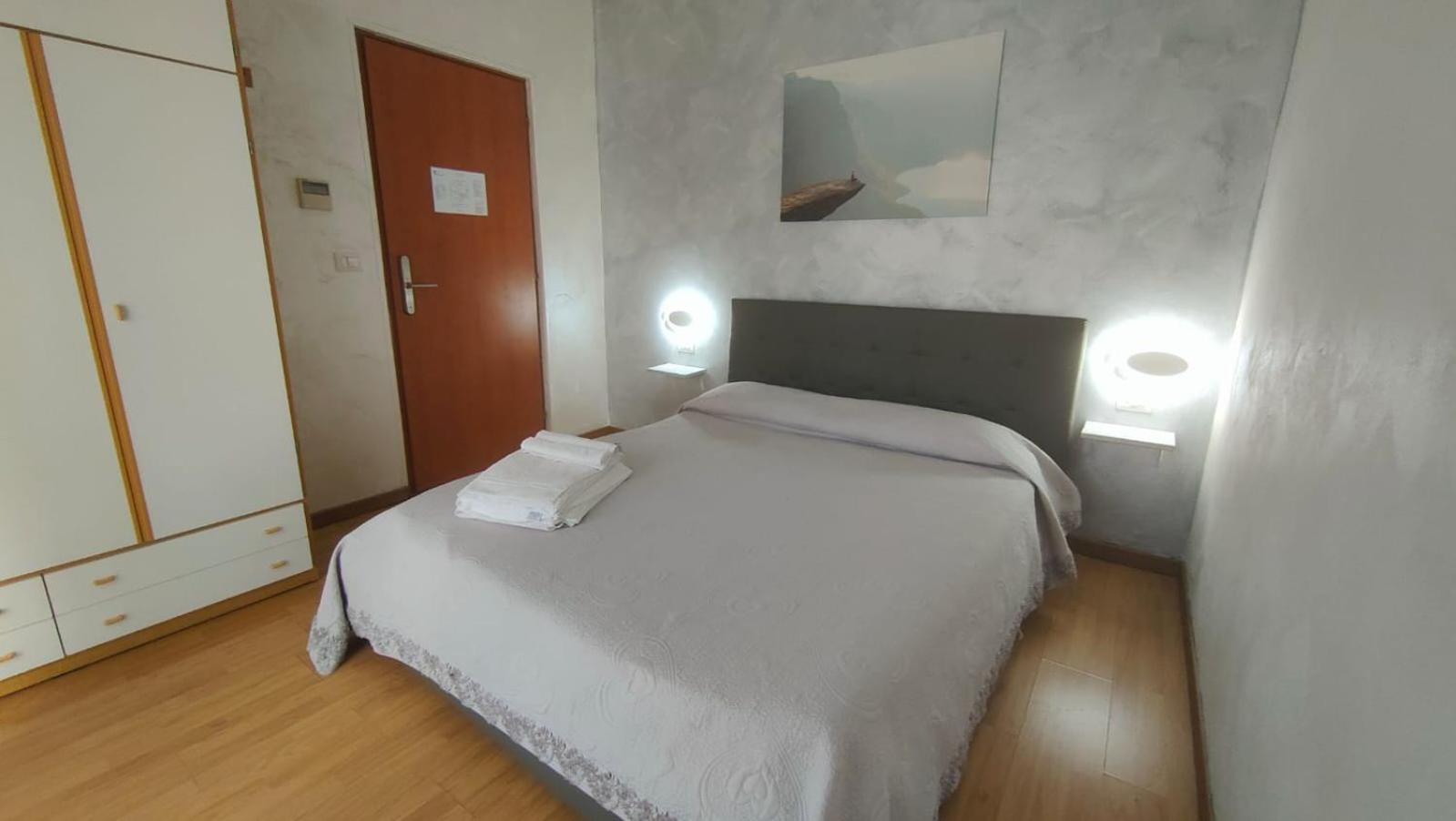 רימיני Hotel Eriale מראה חיצוני תמונה