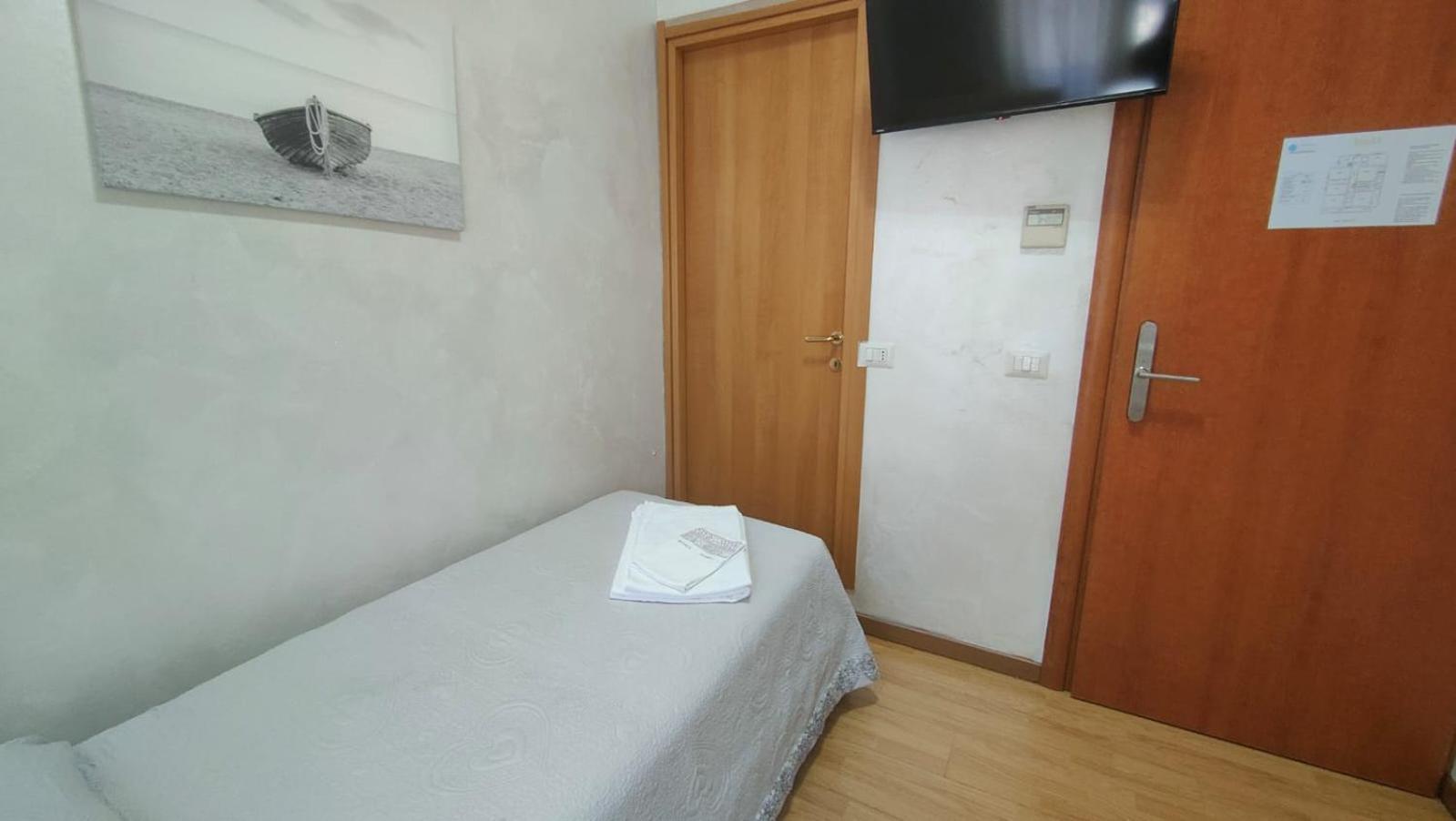 רימיני Hotel Eriale מראה חיצוני תמונה